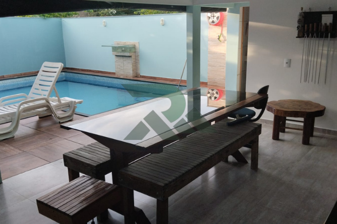 Casa com sala comercial 283,20 m2